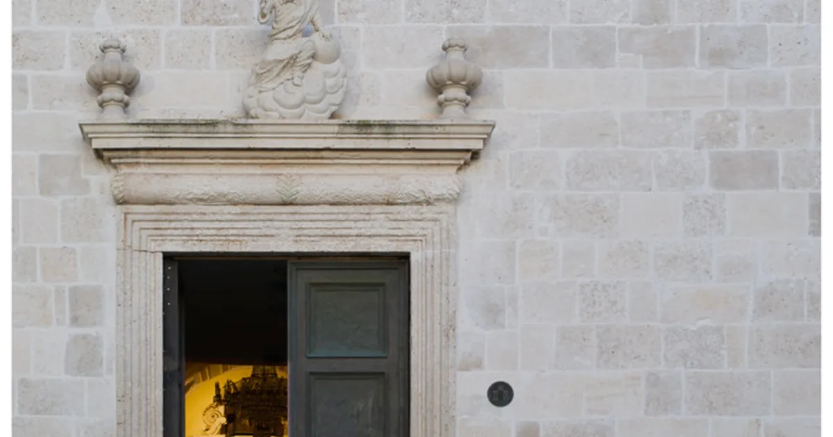 An open doorway and threshold, the central image of a story collection.